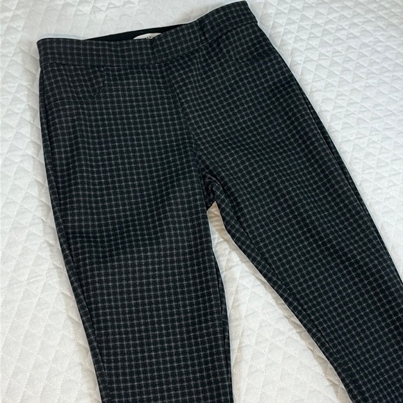 Max Studio Pull On Ankle Pants. Size Small. Black and Gray Plaid. Back Pockets. - Picture 1 of 9